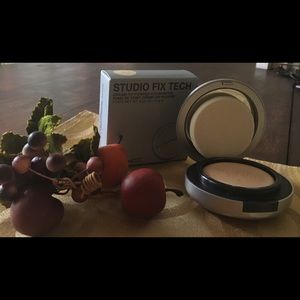 MAC Studio Fix Tech Cream to Powder Foundation